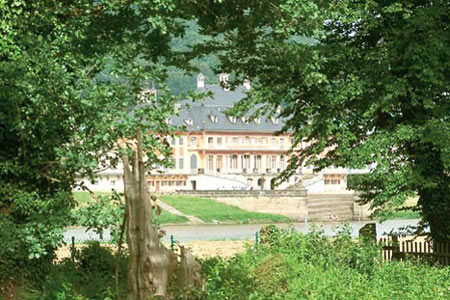 Blick auf Schlo� Pillnitz aus unserem Garten